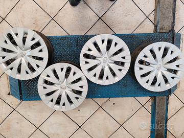 cerchi borchie yaris toyota 185 65 r15