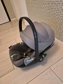 Seggiolino auto neonato e base isofix girevole