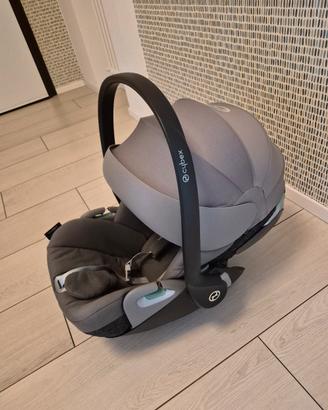 Seggiolino auto neonato e base isofix girevole