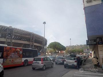 NEGOZIO A NAPOLI