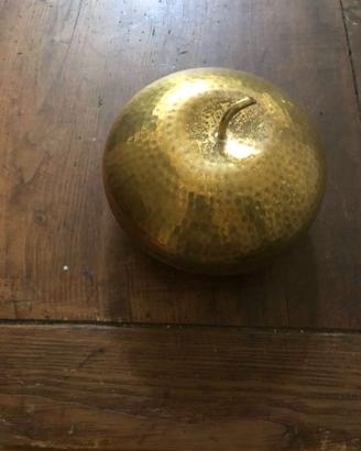 Scatola a forma di mela ottone