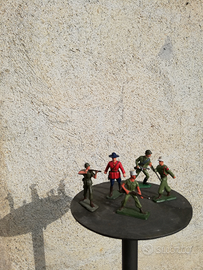 Soldatini e mezzi militari vintage