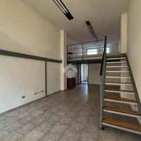 NEGOZIO A AGRATE BRIANZA