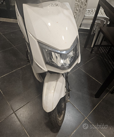Scooter elettrico usato anno 2023