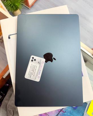 MacBook Air 15 2024 M3 15,3 pollici 8-512GB usato