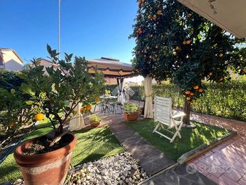 VILLA A SCHIERA CENTRALE A PRATO