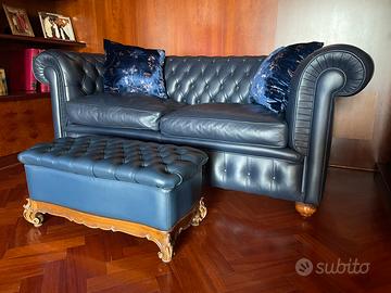 Divano in vera pelle con pouf coordinato
