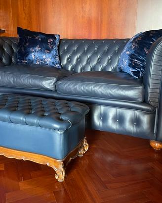 Divano in vera pelle con pouf coordinato