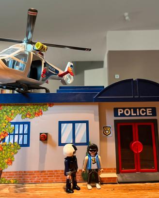 Elicottero e stazione di polizia playmobil
