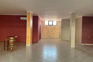 Locale commerciale con bagni, porticato e 2 p.auto