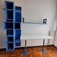 Scrivania, sedia e pensili cameretta
