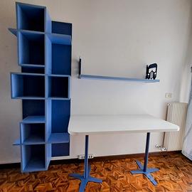 Scrivania, sedia e pensili cameretta