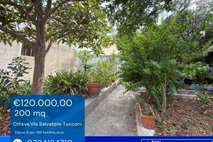 Casa indipendente con ampio cortile