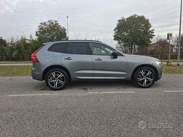Volvo XC60 2.0 B4 Diesel Mild-Hybrid R Design AWD 