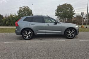 Volvo XC60 2.0 B4 Diesel Mild-Hybrid R Design AWD 