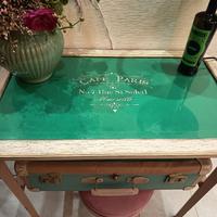 Consolle con valigia stile shabby