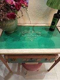 Consolle con valigia stile shabby