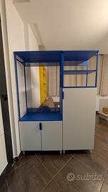 Mobile appendiabiti e scaffale