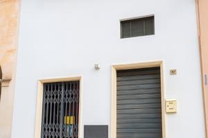 Locale Commericiale a Parabita Centro Storico