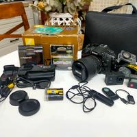 Nikon D7000 con accessori e Action Cam 