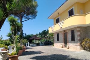 VILLA BIFAMILIARE 279 mq con 3.300 mq di terreno
