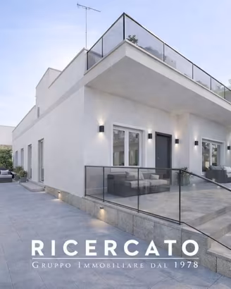 Villa di 230 m² con più di 5 locali e box auto a L