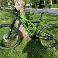 Mountainbike bi- ammortizzata Haibike verde e nera