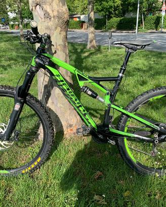 Mountainbike bi- ammortizzata Haibike verde e nera