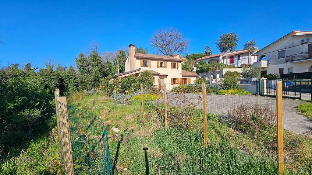 Villa di 190 m² con più di 5 locali e box auto a G - Vista 3