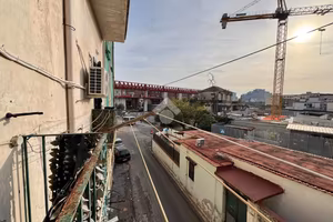 2 LOCALI A NAPOLI