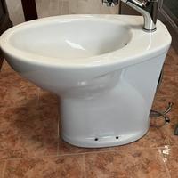 Bidet sanitario per disabilità