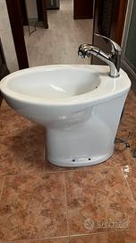 Bidet sanitario per disabilità