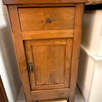 N. 2 Comodini stile liberty