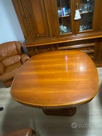 Tavolo in legno classico