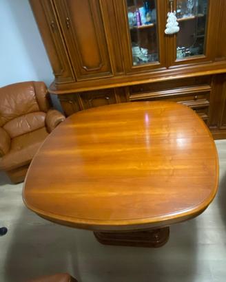 Tavolo in legno classico