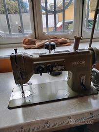 Macchina da cucire professionale Necchi