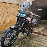 africa twin 2025 1100 nero telaio rosso