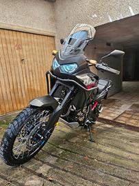 africa twin 2025 1100 nero telaio rosso