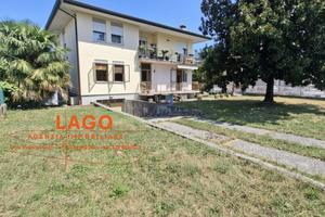 Appartamento di 187 m² con più di 5 locali e box a