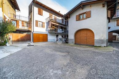 CASA DI CORTE A AVIO