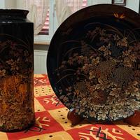Piatto e vaso Shibata Japan Tenmoku-Kiku
