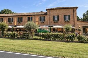 Palazzo / Stabile di 821 m² con più di 5 locali a 