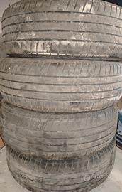 Pneumatici Bridgestone 235/65 R17 Alfa Stelvio 