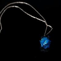 COLLANA ARTIGIANALE CON FIORE IN RESINA