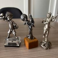 Tre statuine di angeli da collezione