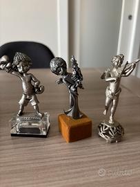 Tre statuine di angeli da collezione