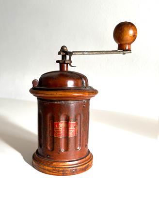 Macinino da caffè antico