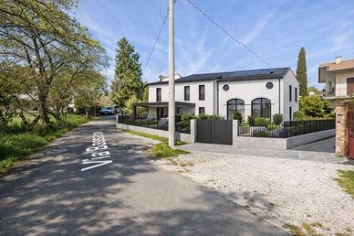 Villa di 208 m² con più di 5 locali e box auto a S