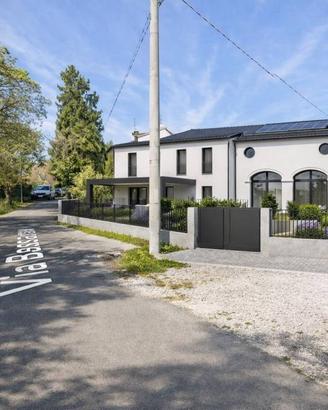 Villa di 208 m² con più di 5 locali e box auto a S