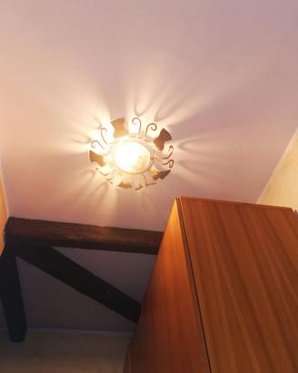 Non pensarci! Lampadari rustici in blocco